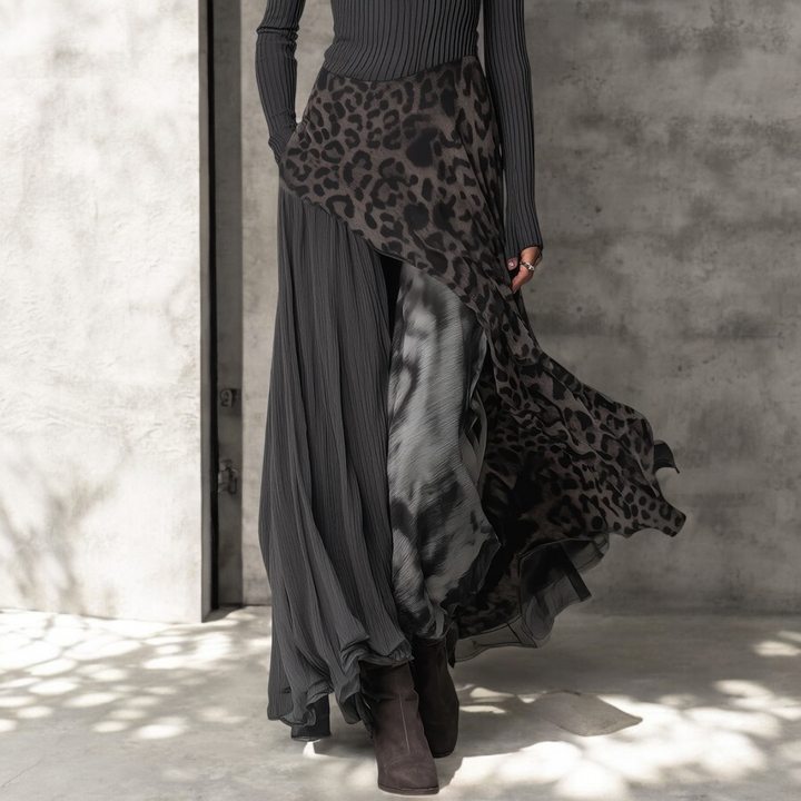 Fenna™ | Long Dress with Leopard Accent – Bold Elegance & Flowing Femininity